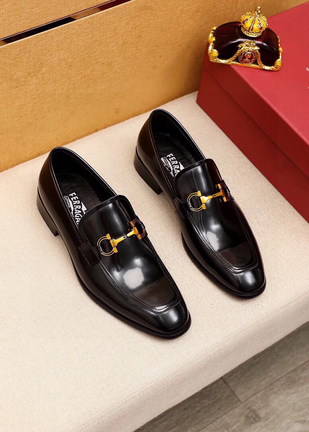 Men's shoes 💰520 💐 Product trademark: Ferragamo "Ferragamo" casual leather shoes Regular size: 38-44 (45🉑️customized) Product materials: Selected imported first-layer open-edge beaded cowhide upper + original hardware buckle, imported water-dyed cowhide leather lining. Strong three-dimensional visual effect, combined outsole Color: 3⃣️colors available